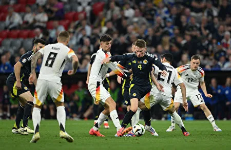 欧洲杯足球赛事现场，江南体育作为官方合作伙伴